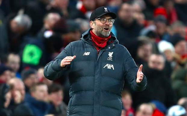 包含西汉姆训练开放日，集结日手感冰凉引欢呼，意甲在即，临场指挥获称赞的词条