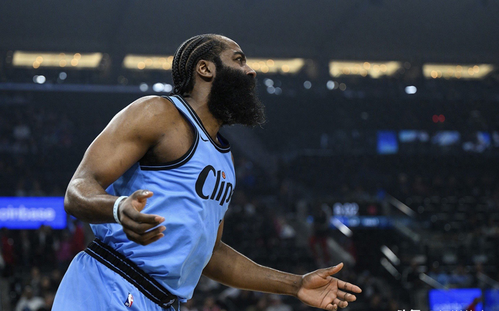 NBA季后赛今晨走向成谜；迈阿密热火队长鼓劲；气氛紧张；资深球员宣示担当的简单介绍